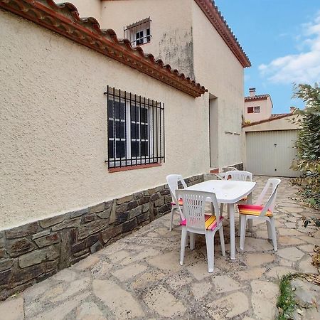 Meuble Trois Etoiles Au Premier Etage D'Une Maison Typique Saint-Cyprien (Pyrenees-Orientales) Exterior foto