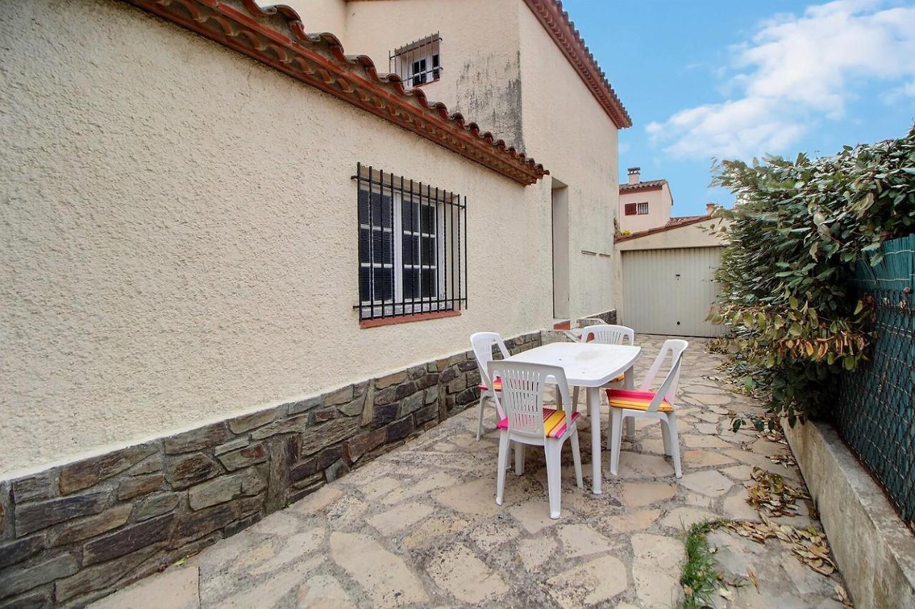 Meuble Trois Etoiles Au Premier Etage D'Une Maison Typique Saint-Cyprien (Pyrenees-Orientales) Exterior foto