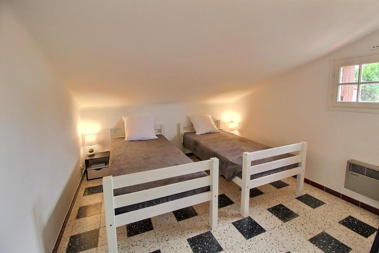 Meuble Trois Etoiles Au Premier Etage D'Une Maison Typique Saint-Cyprien (Pyrenees-Orientales) Exterior foto