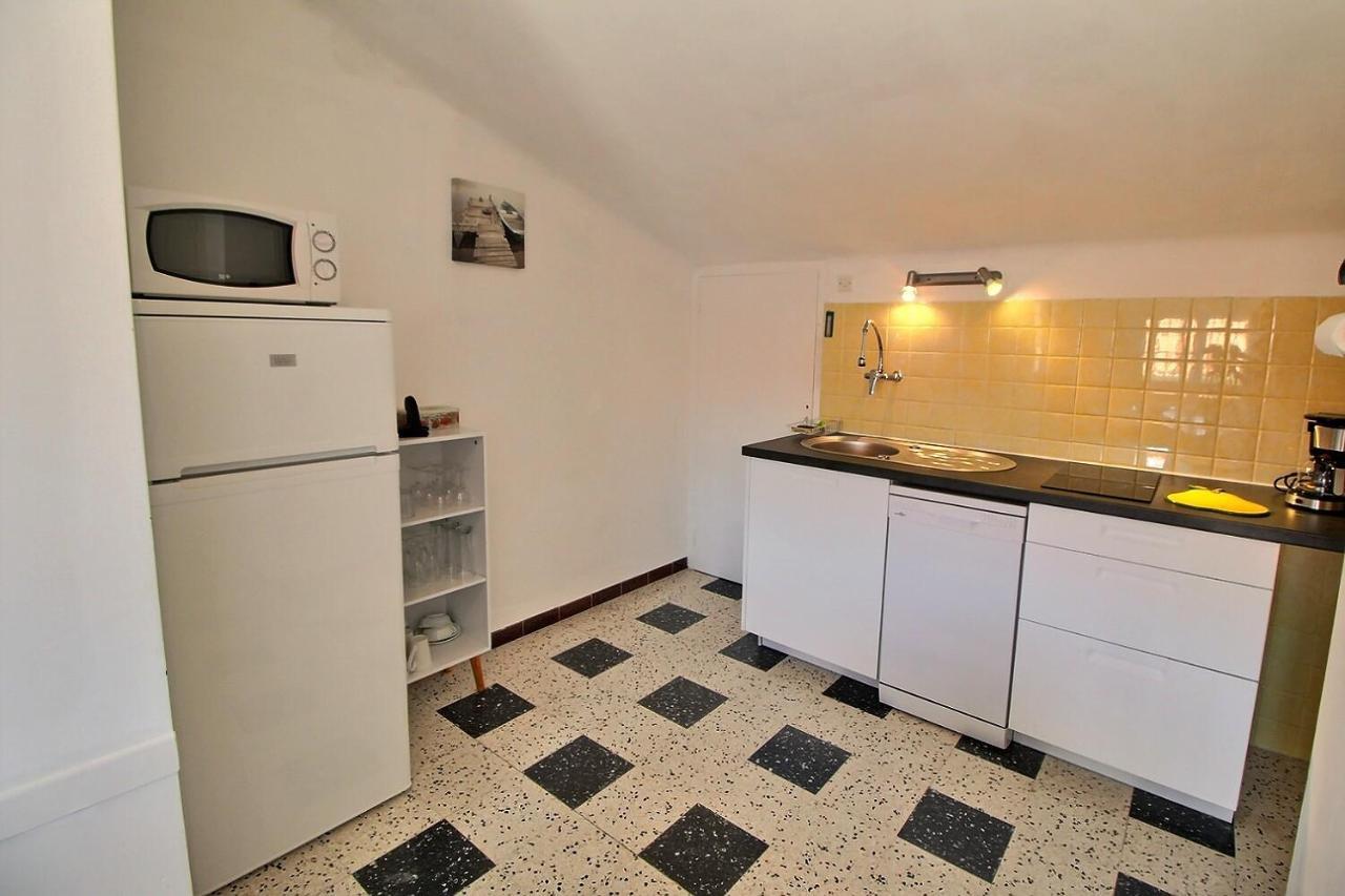 Meuble Trois Etoiles Au Premier Etage D'Une Maison Typique Saint-Cyprien (Pyrenees-Orientales) Exterior foto
